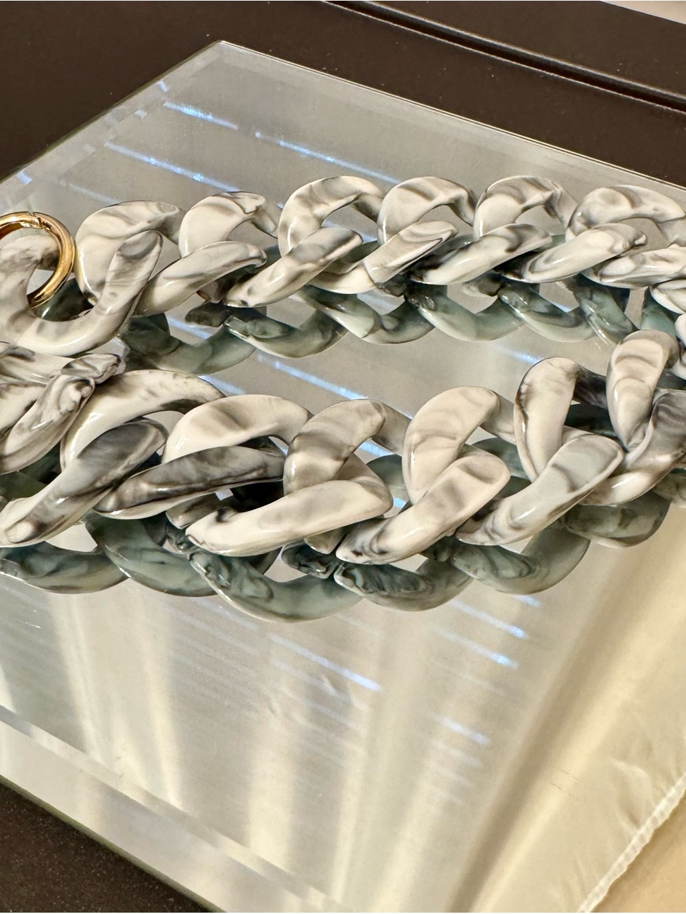 Marble-Effect Bag Chain - Picture 4 of 8